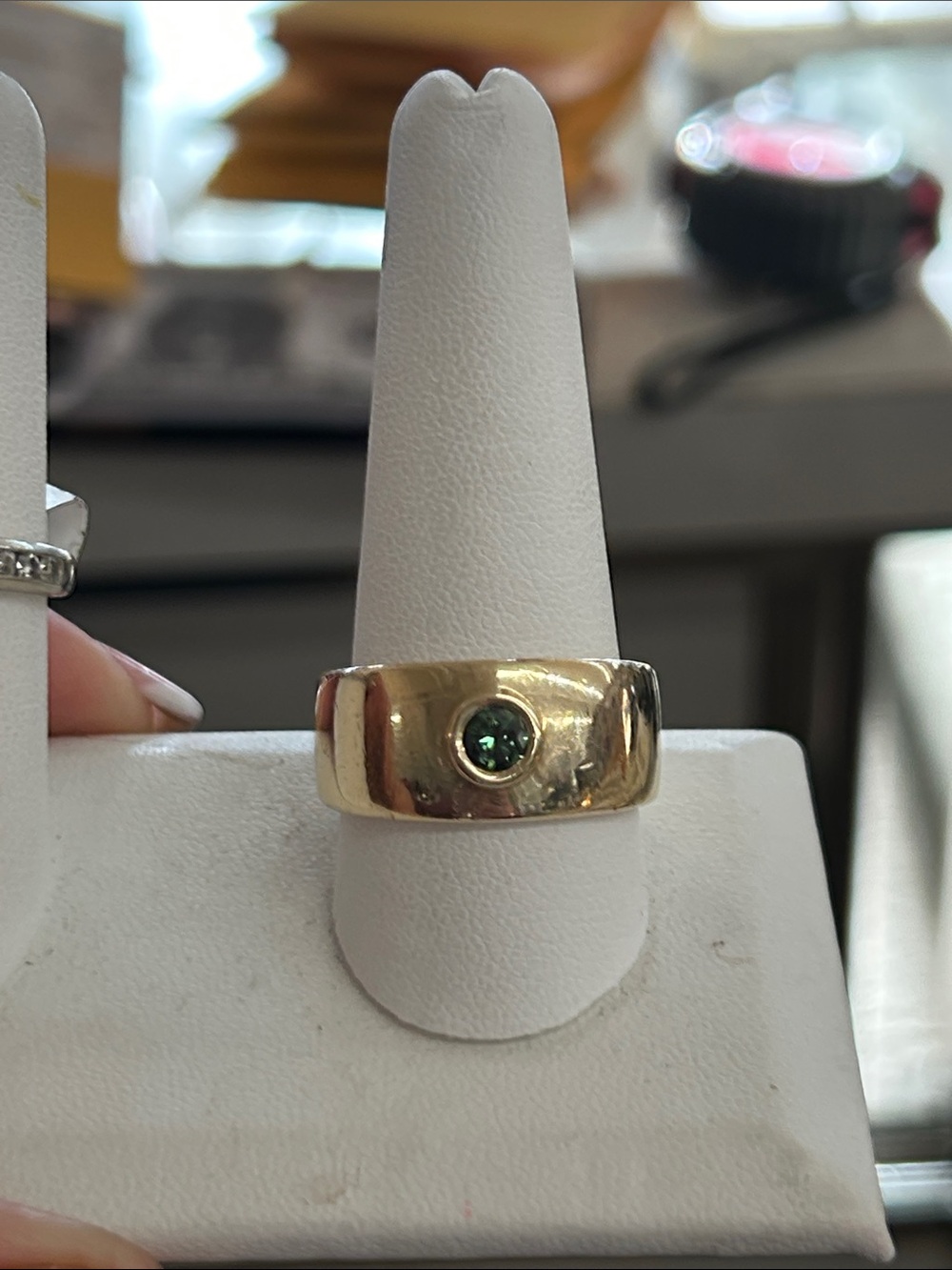 500796 14k yg Green Diamond Ring
